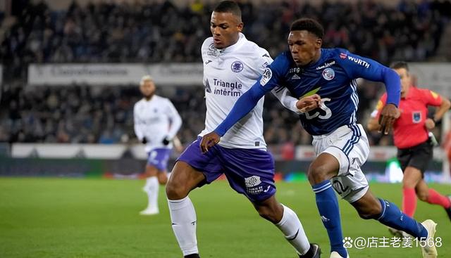 阿贾克斯迎法国杯关键赛，关键时刻止住颓势，气氛紧张，更衣室氛围转暖的简单介绍