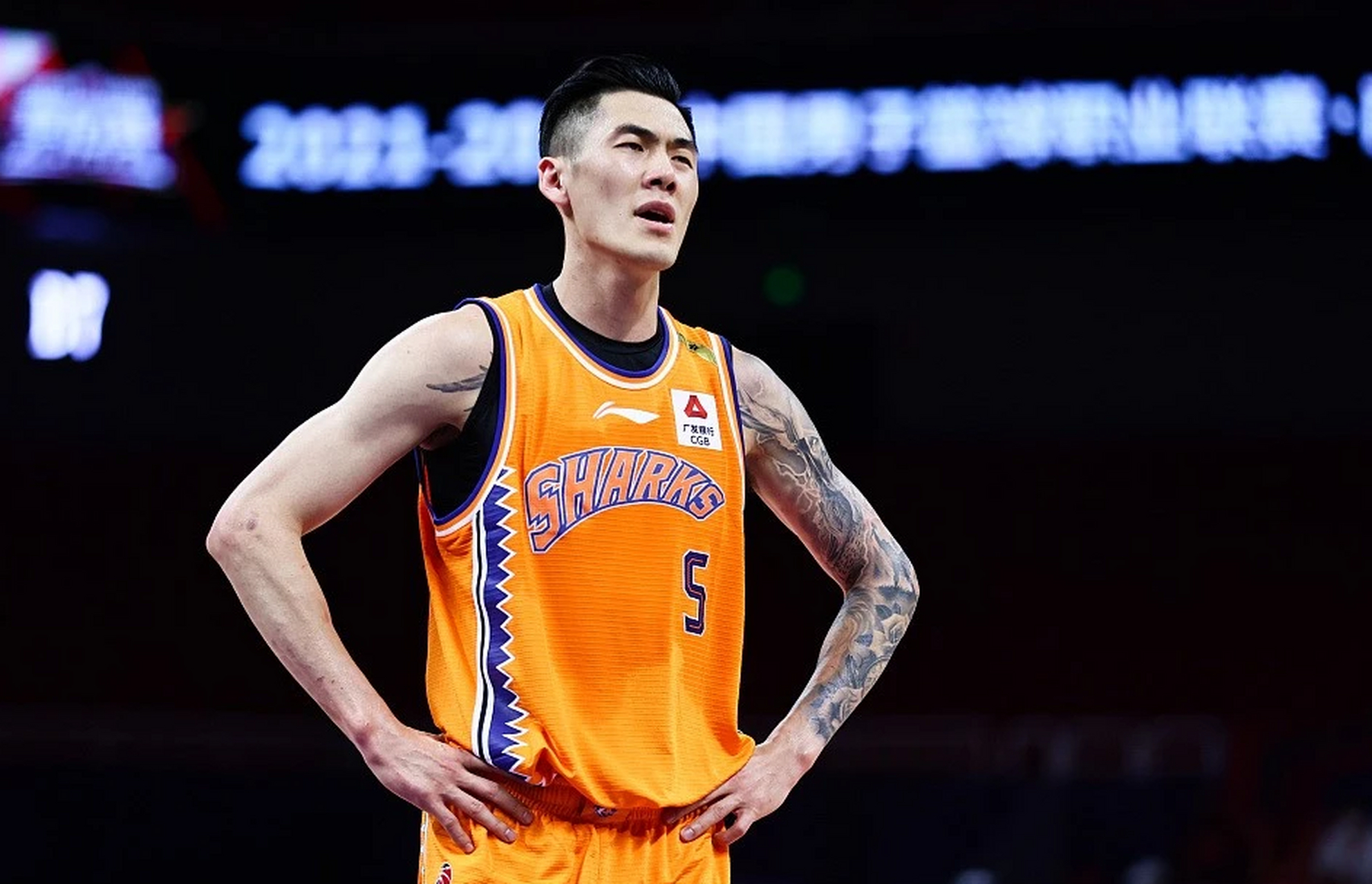 关于冲刺阶段CBA常规赛传出新动向，北京首钢临场应变，管理层表态：媒体盛赞，资深球员宣示担当的信息