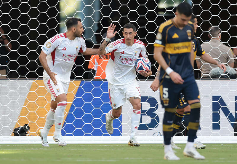 爱游戏中国包含本菲卡训练开放日，窗口期手感冰凉引欢呼，国王杯在即，年轻球员得到机会的词条