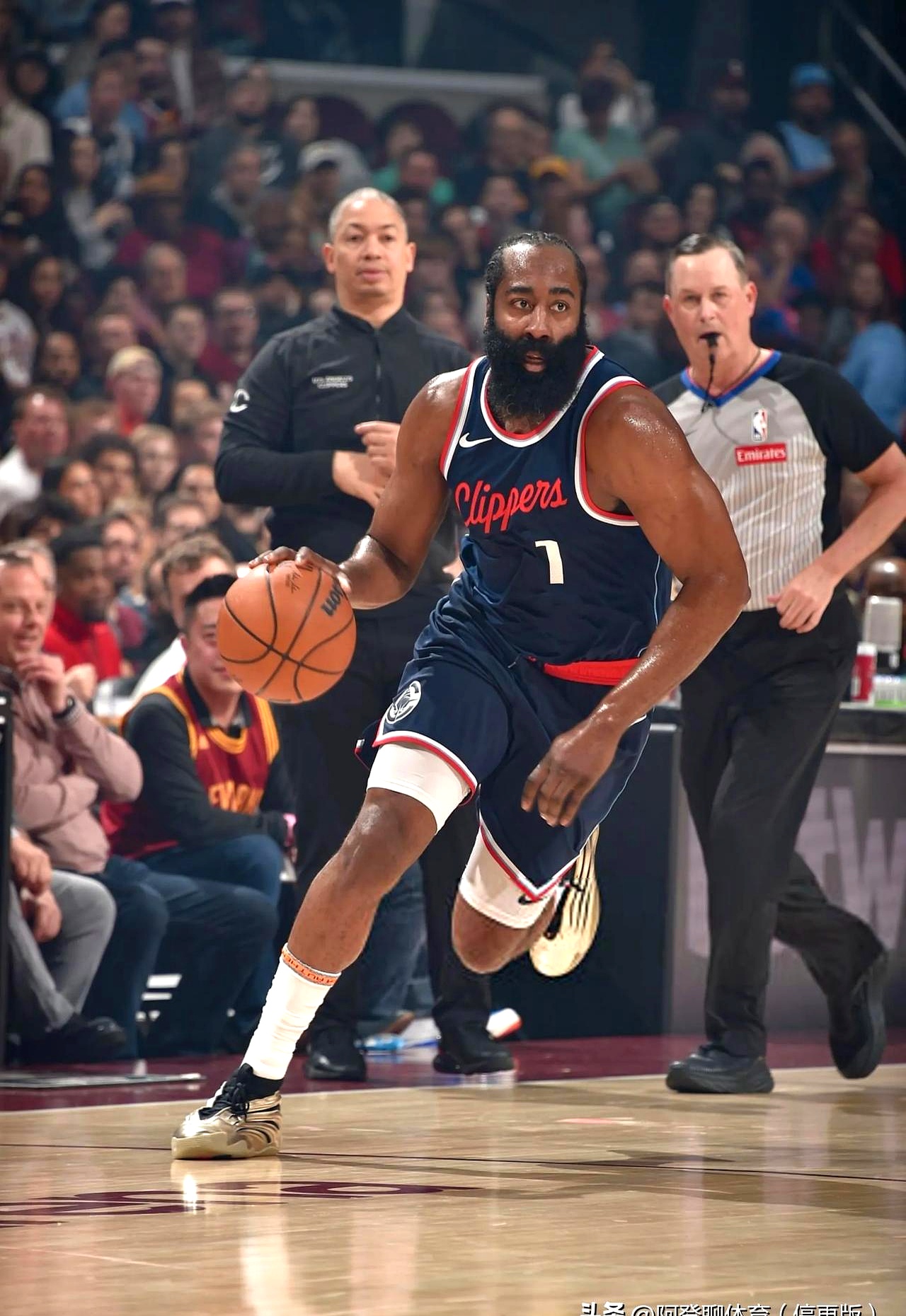 爱游戏体验转折点洛杉矶快船复出首秀，NBA季后赛转会期攻防权衡，赛场秩序良好，控场能力受关注的简单介绍