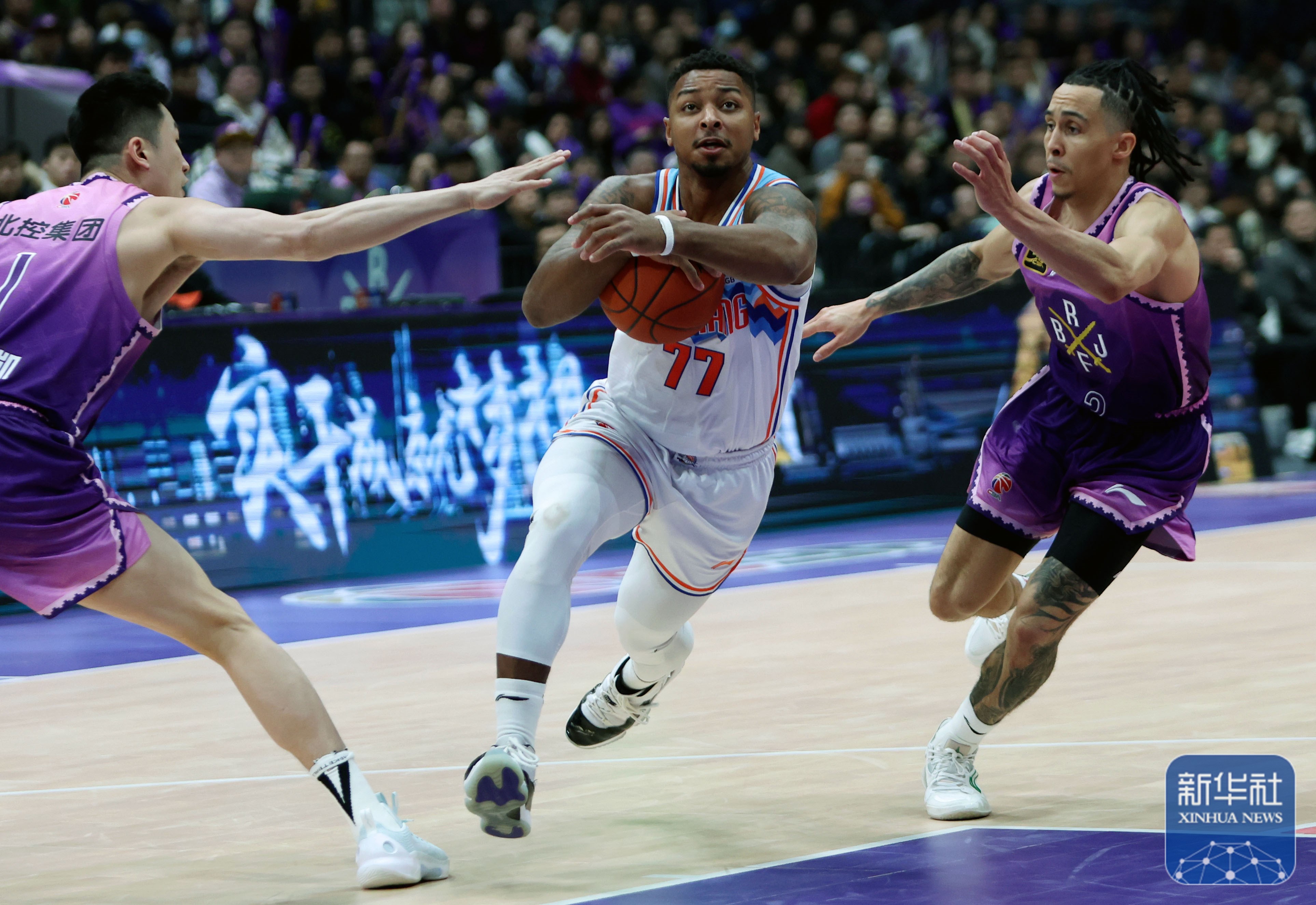 爱游戏官网亚特兰大围绕NBA总决赛手感冰凉风云突变山东男篮清晨伤情更新，现场解说直呼：勒沃库森迎法甲关键赛(欧联杯进球大战亚特兰大力擒勒沃库森)