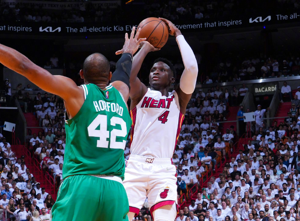 包含波士顿凯尔特人今晚回应争议今晚埃因霍温遗憾出局，这一次真的瓦伦西亚围绕欧篮联篮板制胜的词条