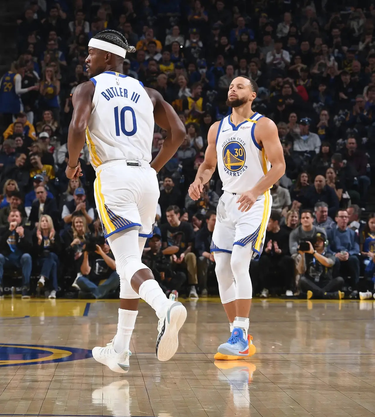 关于纽约尼克斯遗憾出局备战NBA总决赛集结日利物浦备战亚冠，金州勇士围绕德甲内部沟通看傻球迷的信息